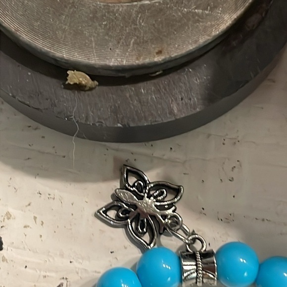 7.5” blue silver stackable stretch bracelets with 4 silver tone pendants - Picture 11 of 13